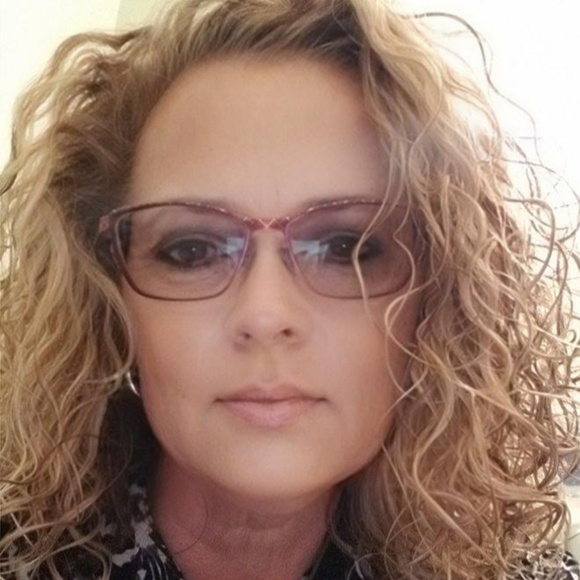 ๐ผMeet your Posher, Tracy๐ - Picture 2 of 8